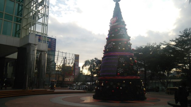 百貨店前の広場